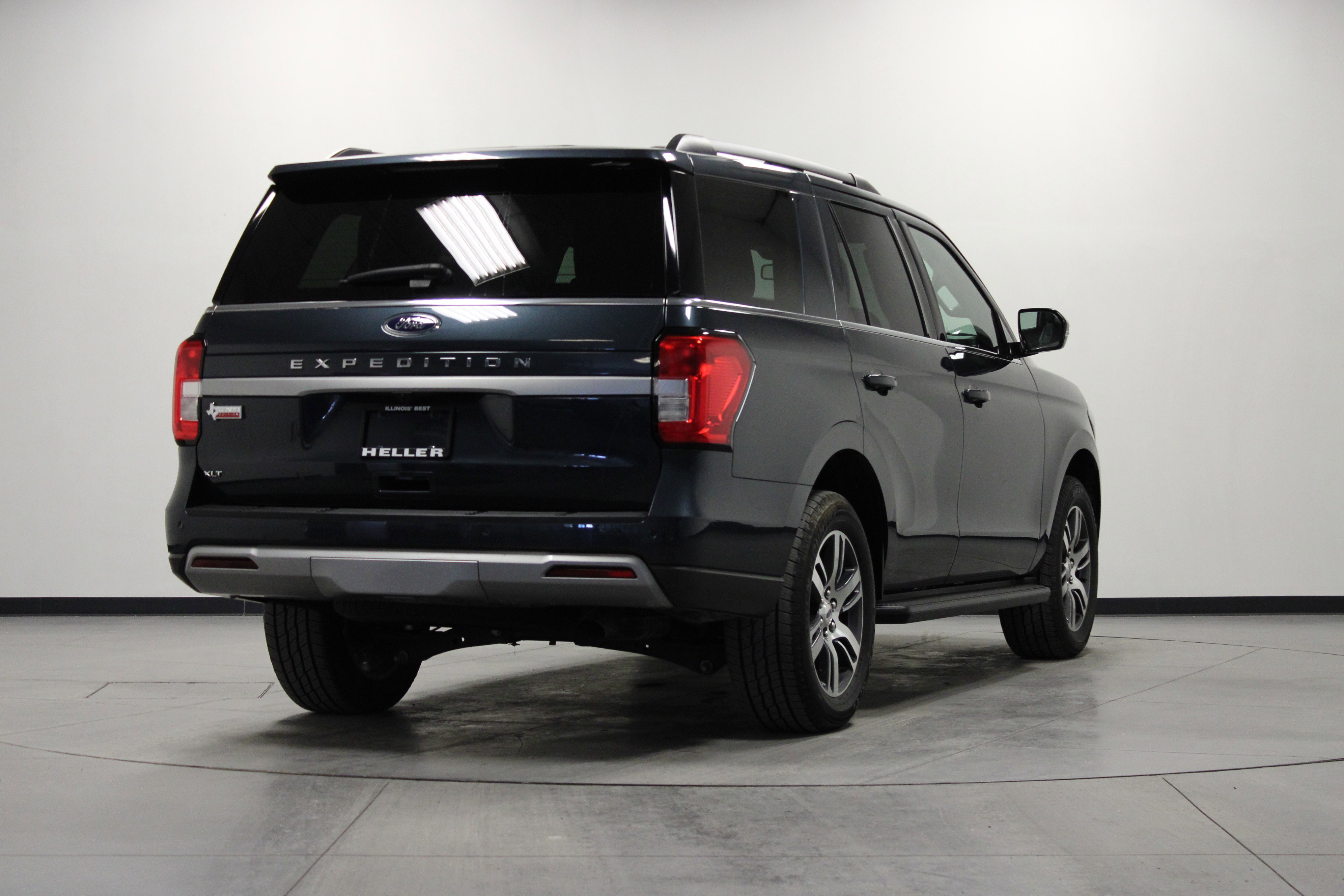 Used 2024 Ford Expedition XLT image 4