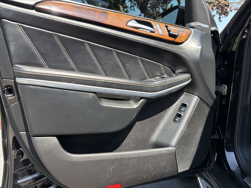 Used 2015 Mercedes-Benz GL 63 AMG 4MATIC image 20