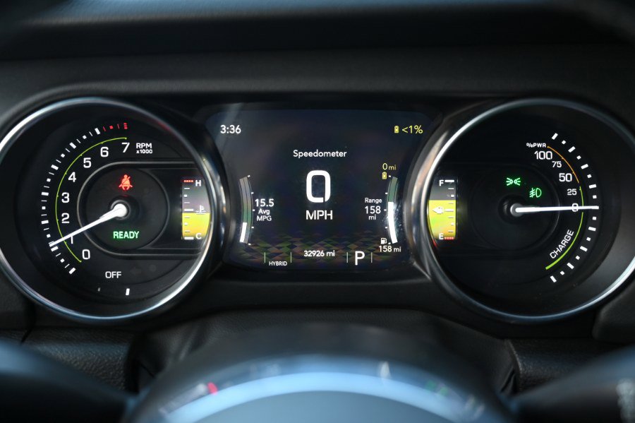 Used 2022 Jeep Wrangler Unlimited Sahara w/ Cold Weather Group image 27