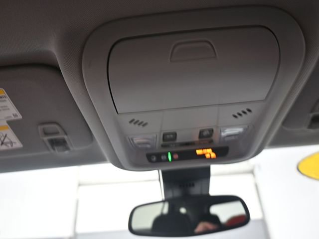 Used 2023 GMC Terrain SLE w/ Driver Convenience Package image 12