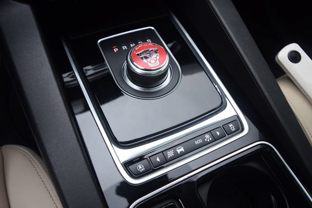 Used 2018 Jaguar F-PACE Premium AWD/4WD image 12