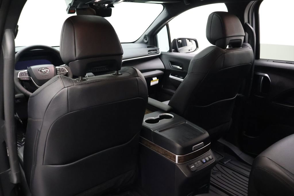 Certified 2025 Toyota Sienna Platinum image 20