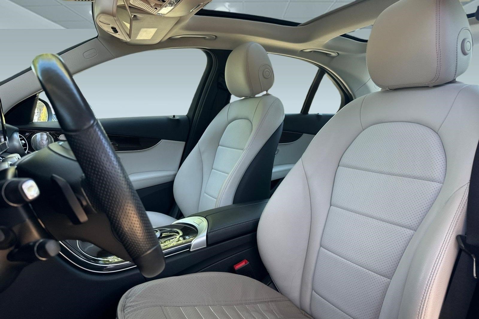 Used 2017 Mercedes-Benz C 300 Sedan image 5