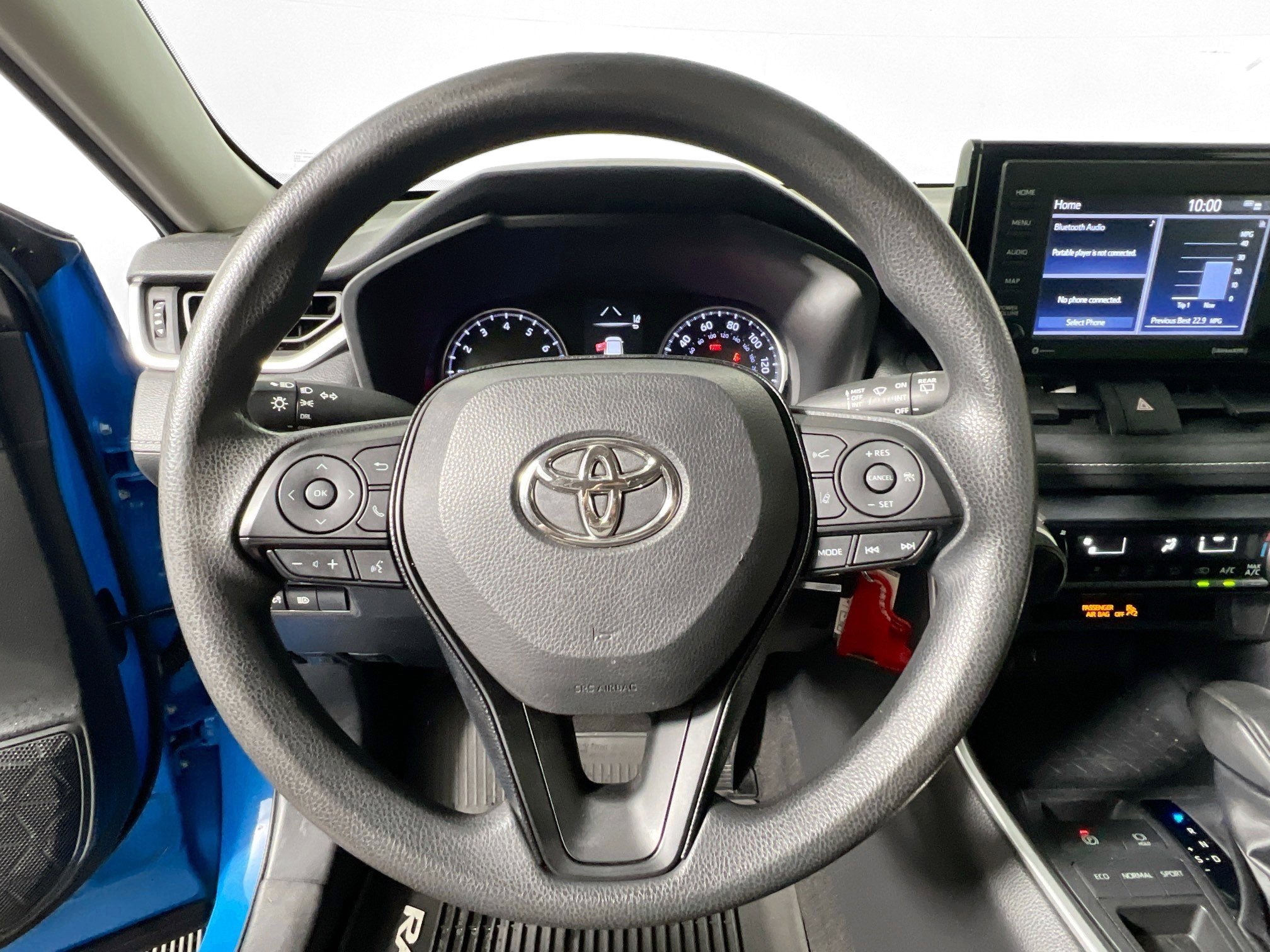 Used 2020 Toyota RAV4 LE image 17