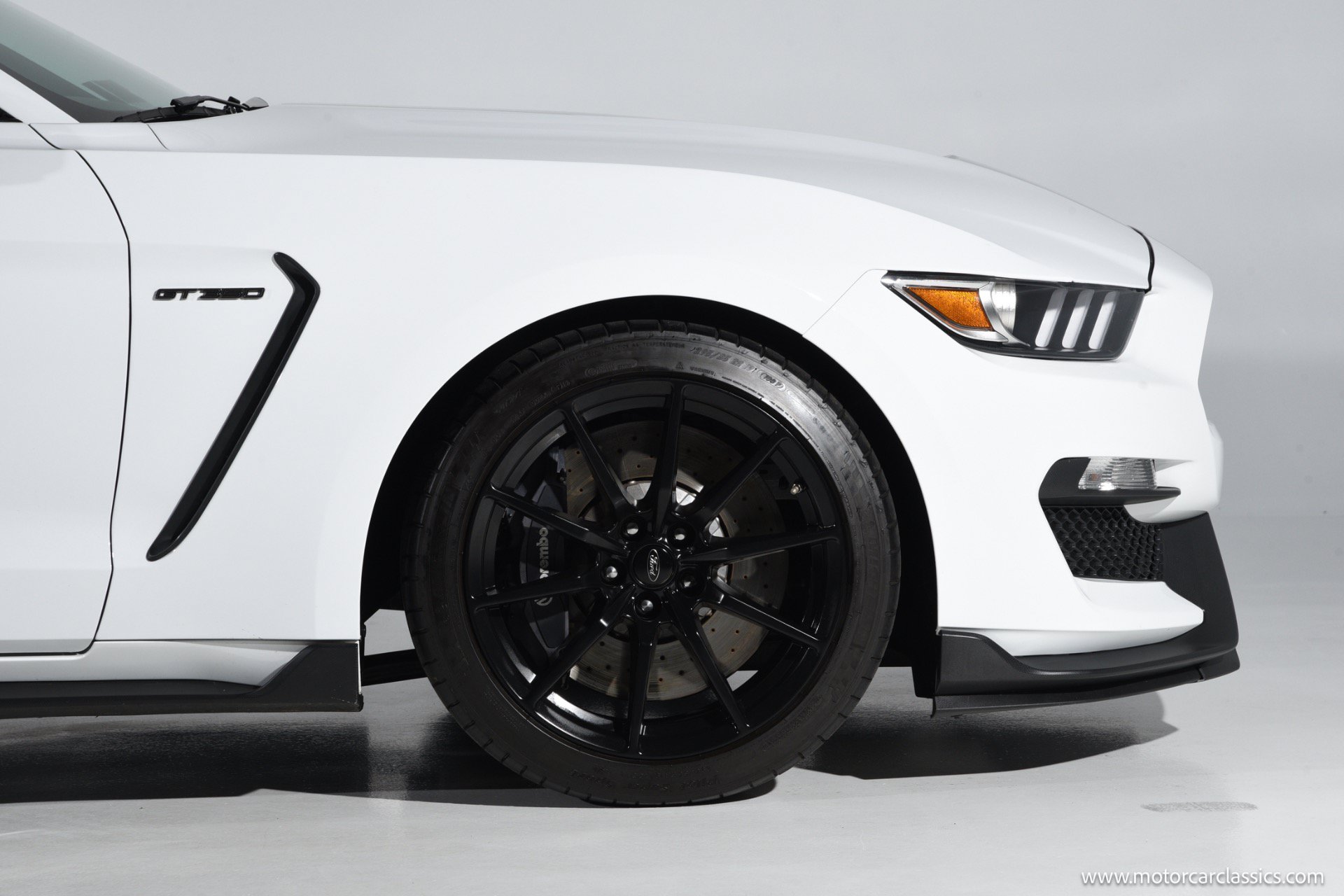 Used 2016 Ford Mustang Shelby GT350 w/ Technology Package RWD image 11