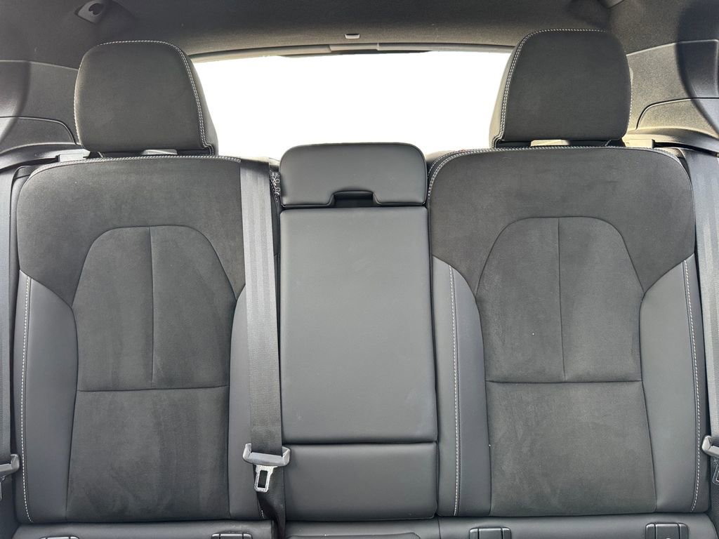 Certified 2025 Volvo XC40 B5 Plus image 22