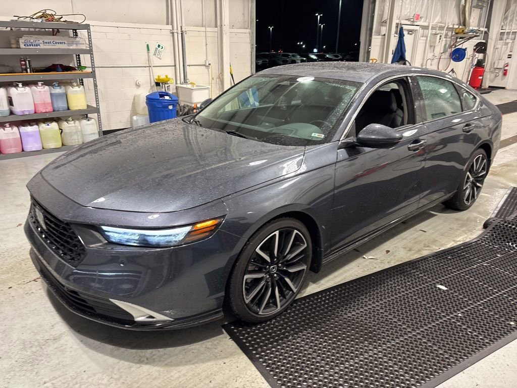 Used 2025 Honda Accord Touring image 2