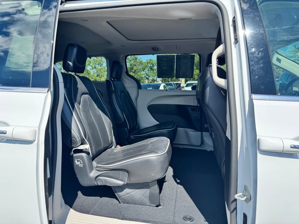 Used 2023 Chrysler Pacifica Limited FWD image 14