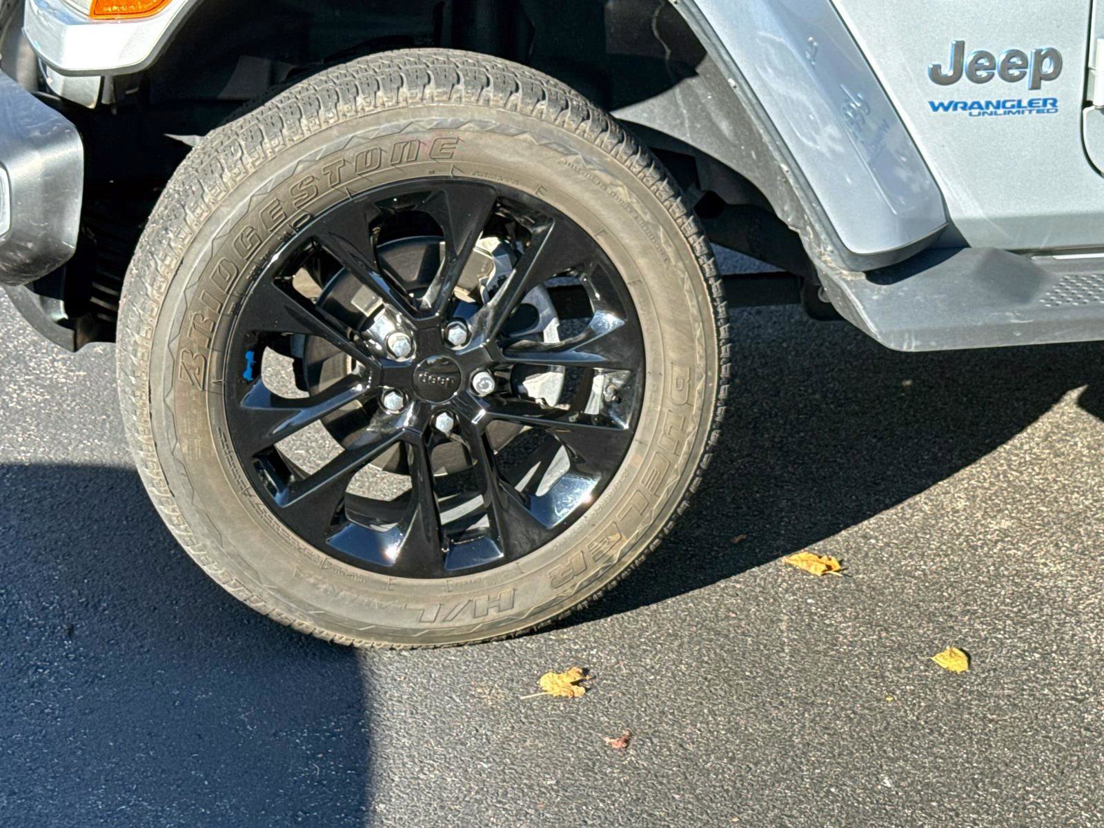 Used 2022 Jeep Wrangler Unlimited Sahara w/ Cold Weather Group image 5