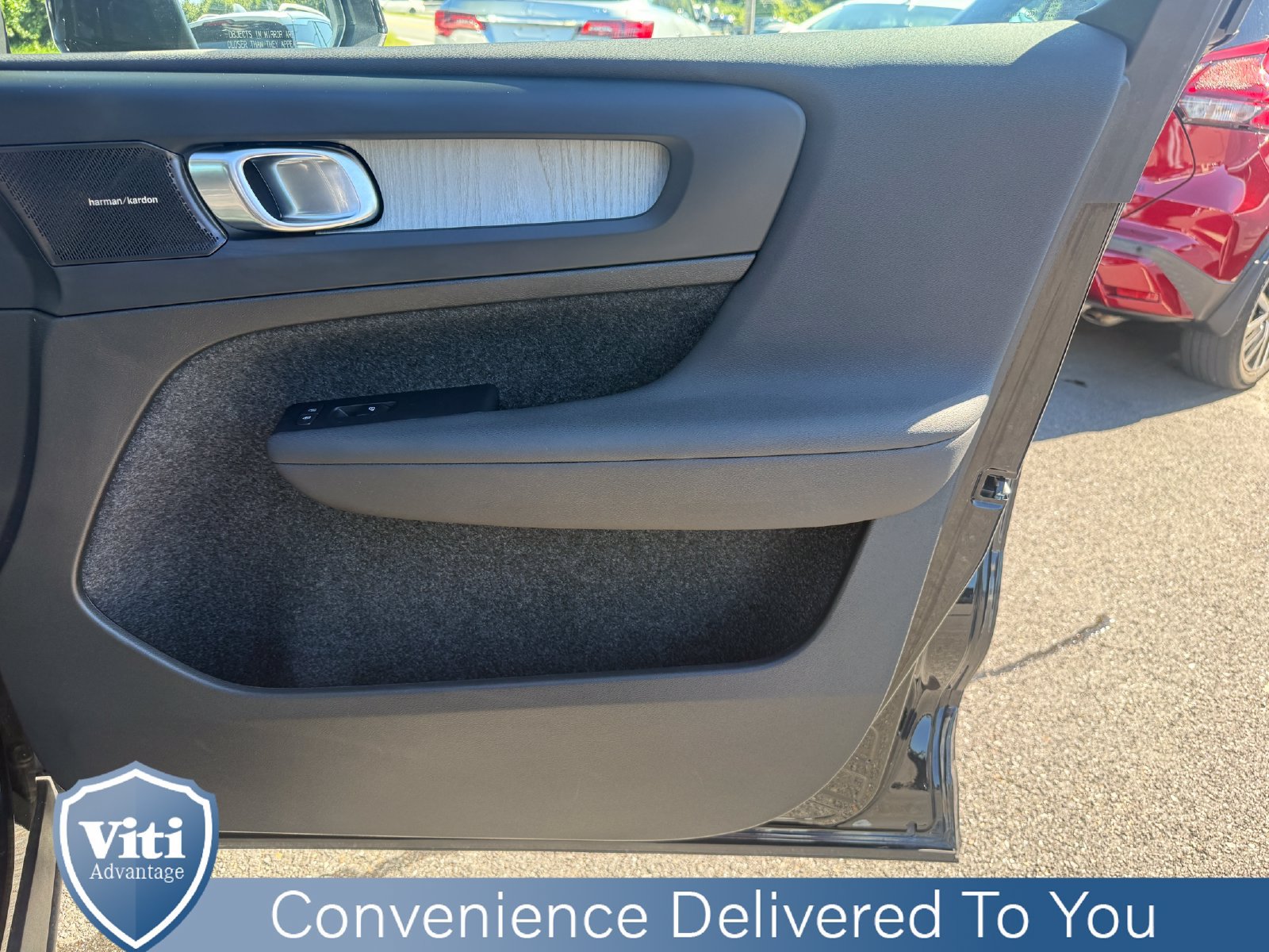 Certified 2024 Volvo XC40 B5 Plus w/ Protection Package Premier AWD/4WD image 28