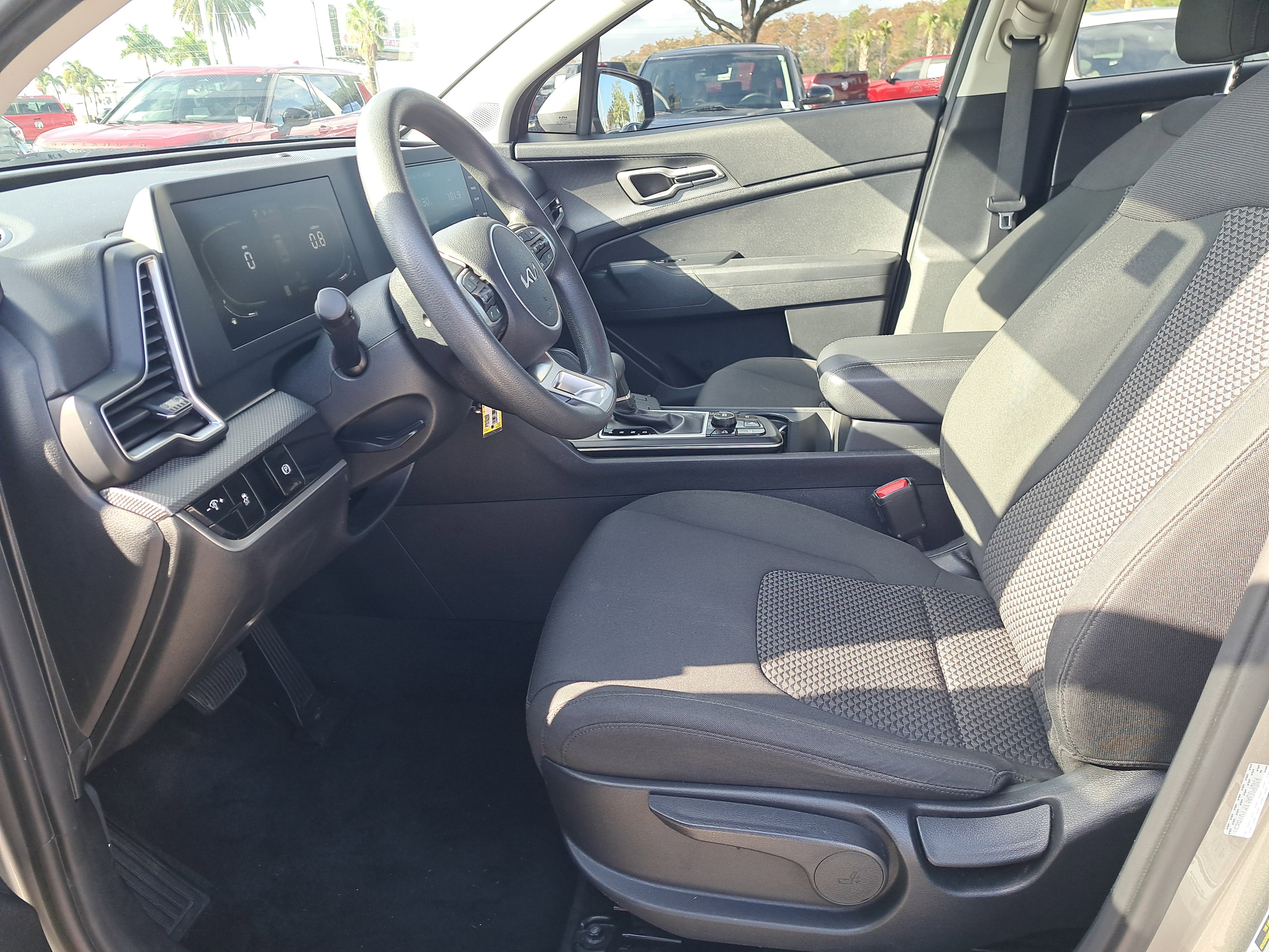 Used 2023 Kia Sportage LX image 17