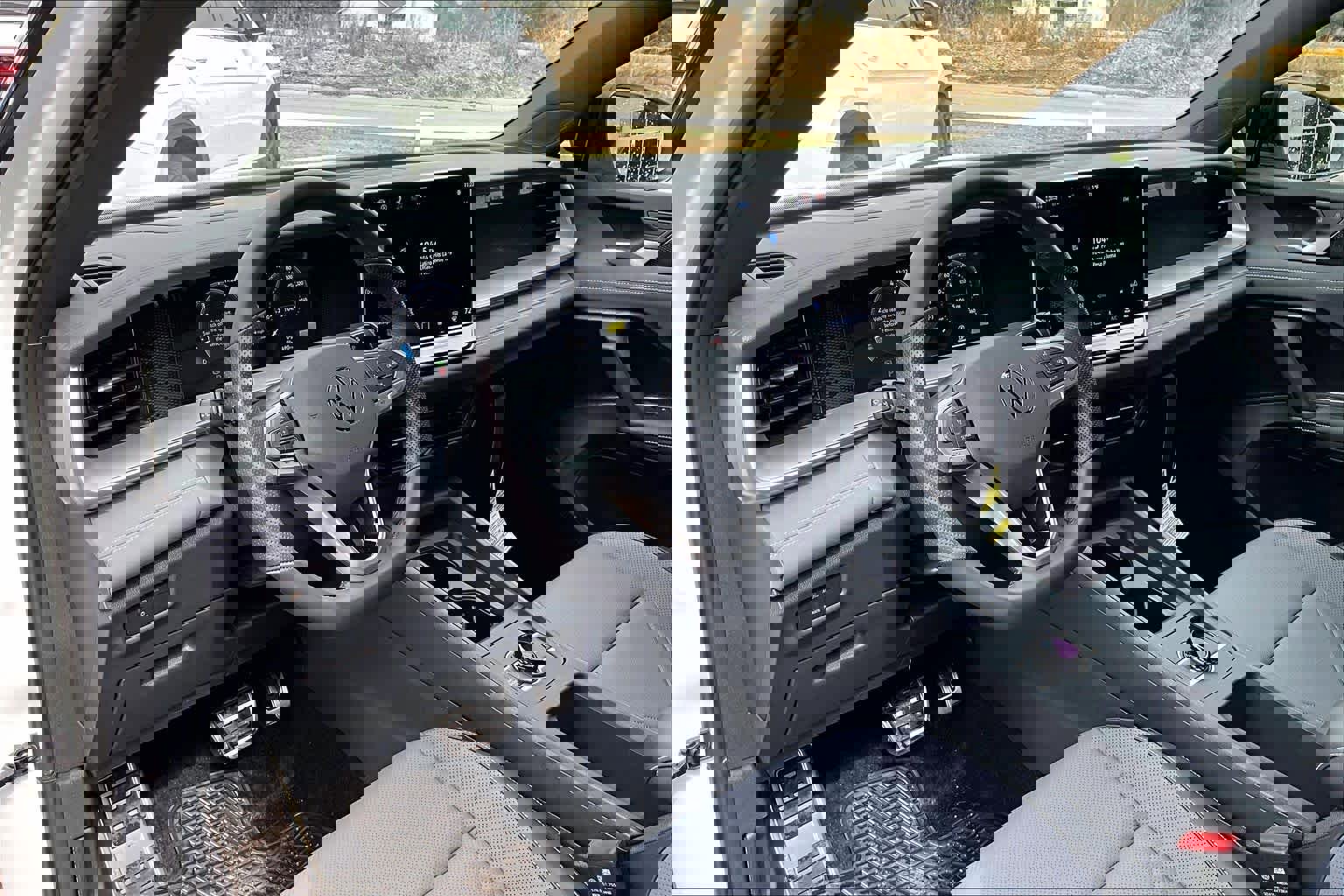 New 2026 Volkswagen Tiguan SE R-Line image 8