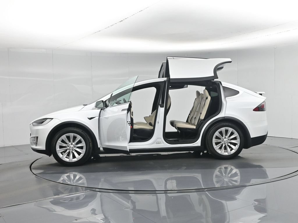 Used 2020 Tesla Model X Long Range AWD/4WD image 3