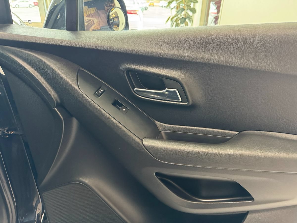 Used 2015 Chevrolet Trax LS FWD image 15