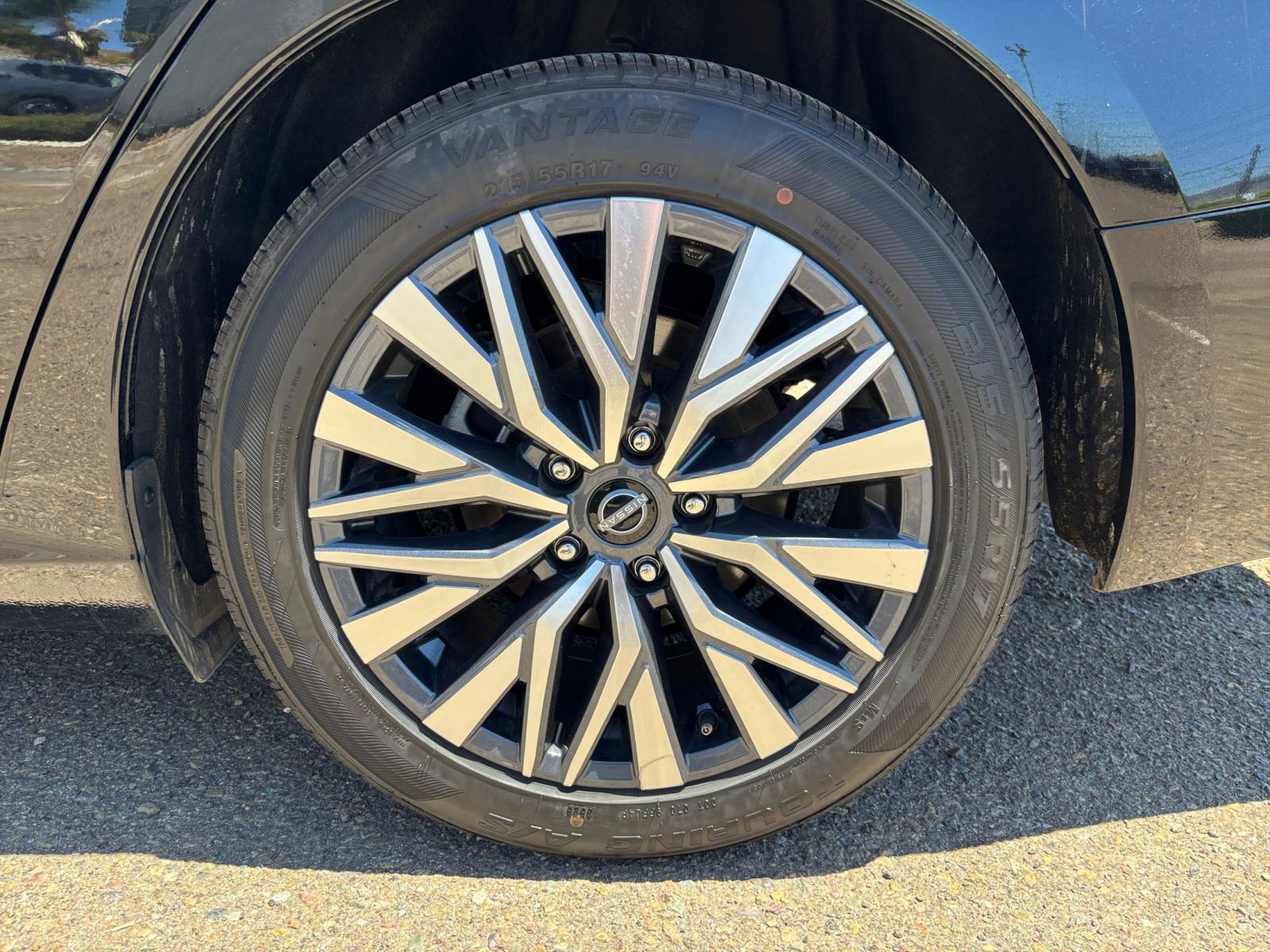 Used 2025 Nissan Altima 2.5 SV FWD image 30