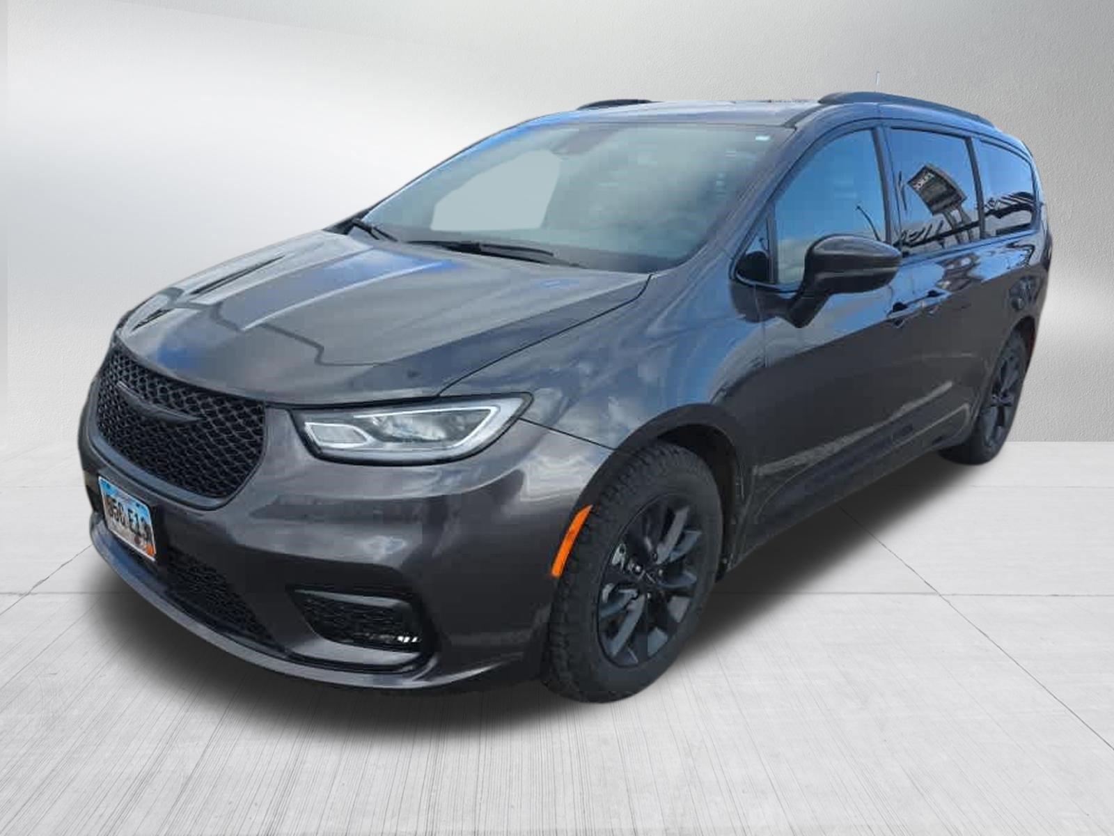 Used 2023 Chrysler Pacifica Touring w/ S Appearance Package image 3