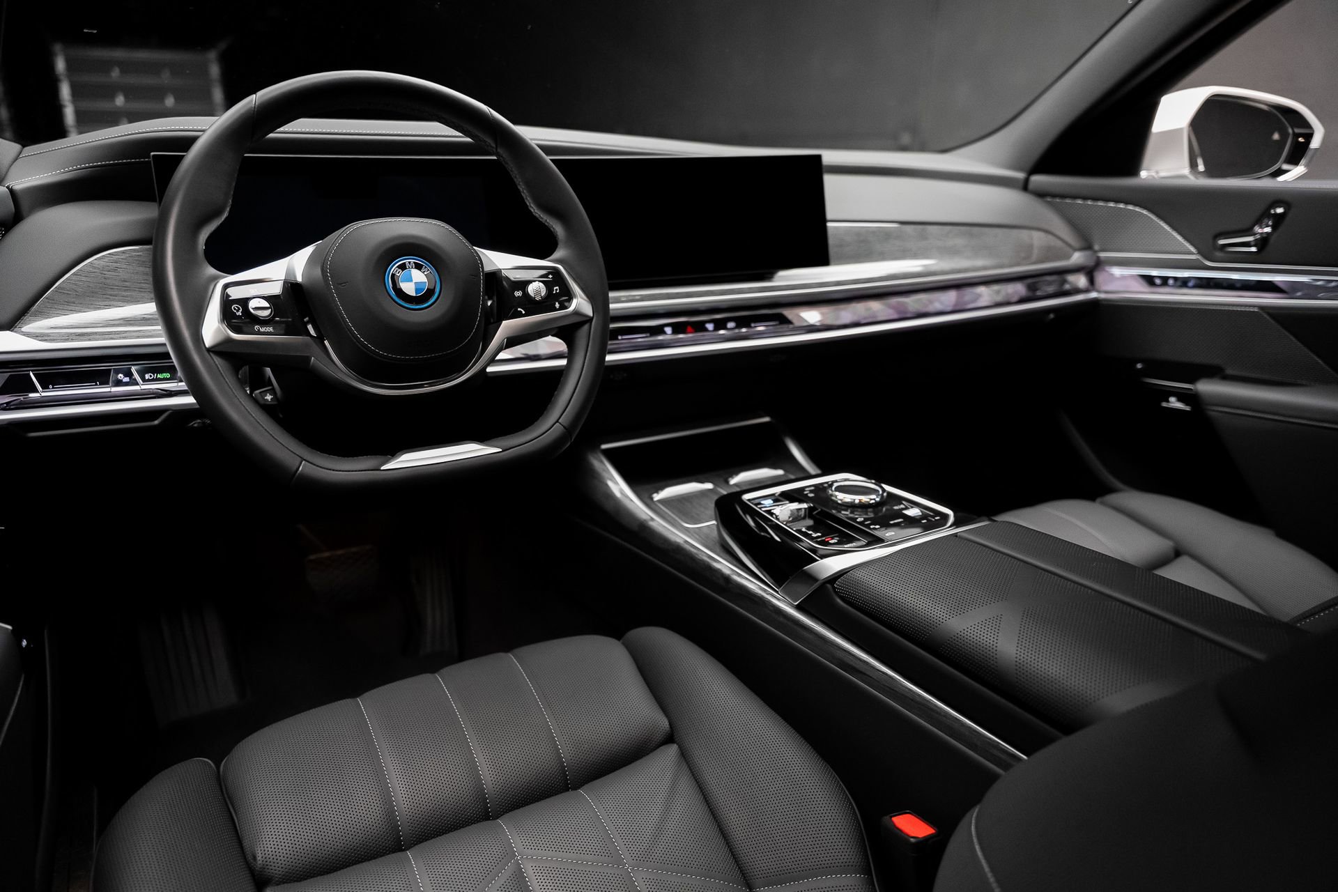 Used 2024 BMW i7 eDrive50 RWD image 2