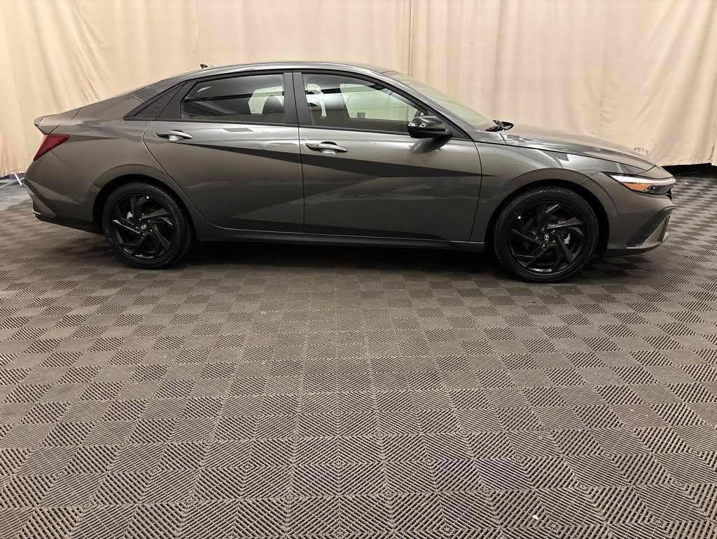 New 2026 Hyundai Elantra Sport FWD image 3