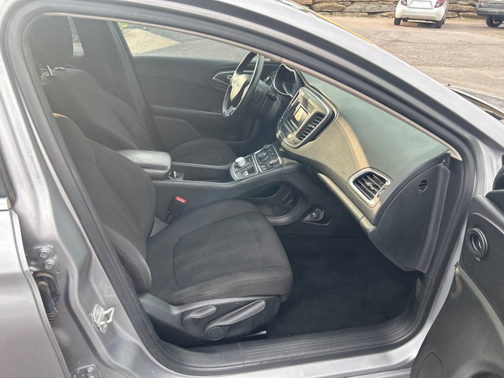 Used 2015 Chrysler 200 Limited w/ Convenience Group FWD image 12