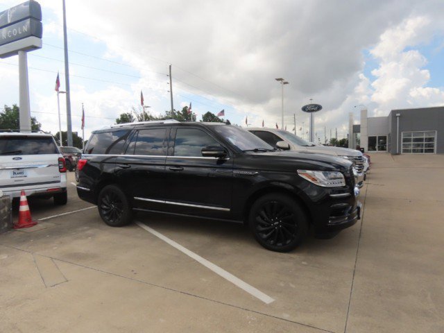 Used 2020 Lincoln Navigator Reserve w/ Equipment Group 208A Reserve AWD/4WD image 6