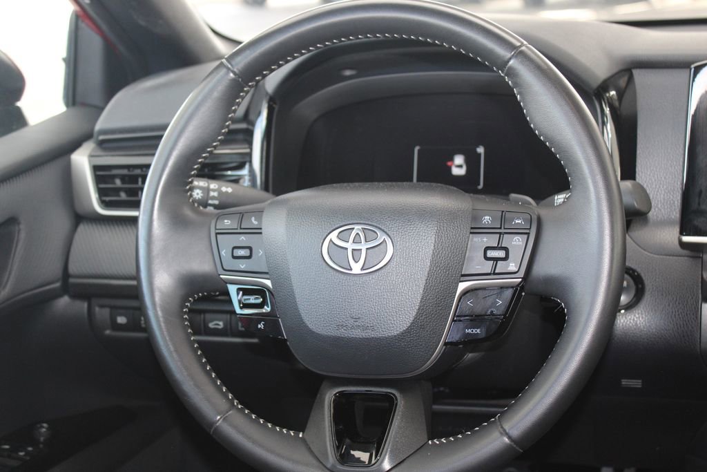 Used 2025 Toyota Camry SE FWD image 30