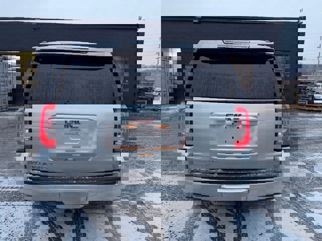 Used 2018 GMC Yukon XL SLT image 3