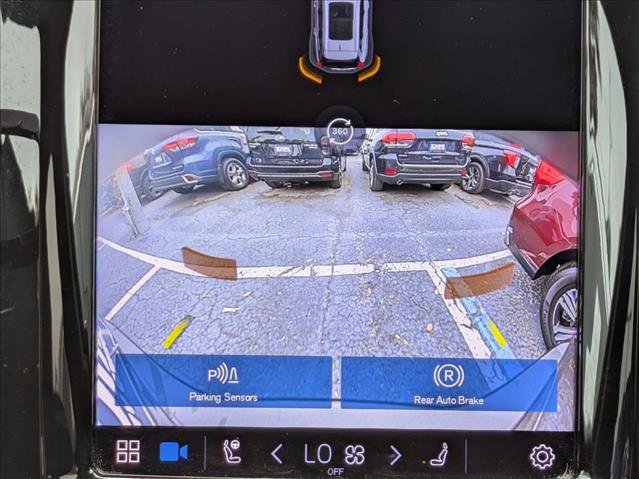 Used 2022 Volvo XC60 B5 R-Design image 13