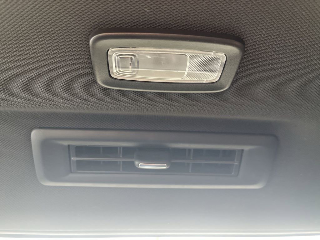 Used 2021 GMC Yukon SLT w/ SLT Premium Package image 21