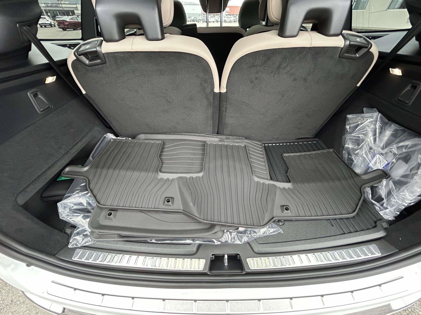 New 2026 Volvo XC90 B6 Plus w/ Protection Package Premier AWD/4WD image 18