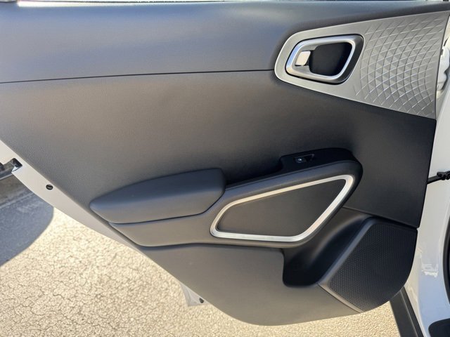 Certified 2025 Kia Soul LX image 9