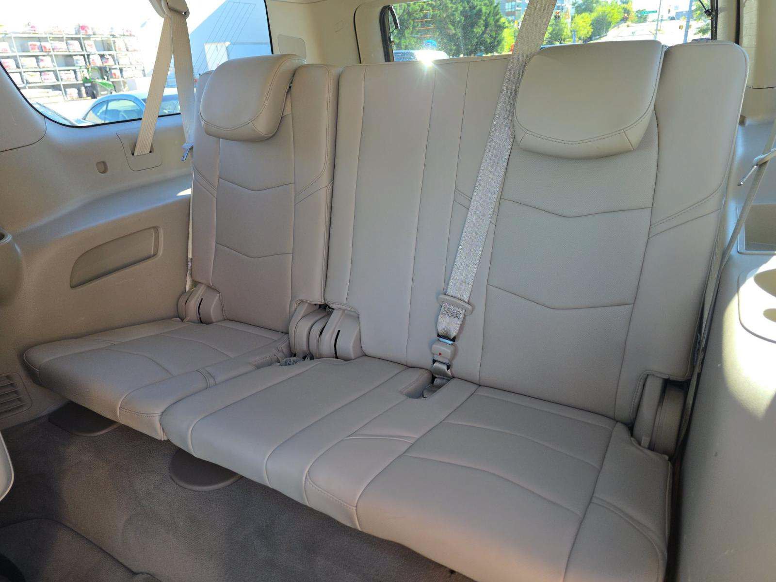 Used 2018 Cadillac Escalade ESV Luxury AWD/4WD image 6