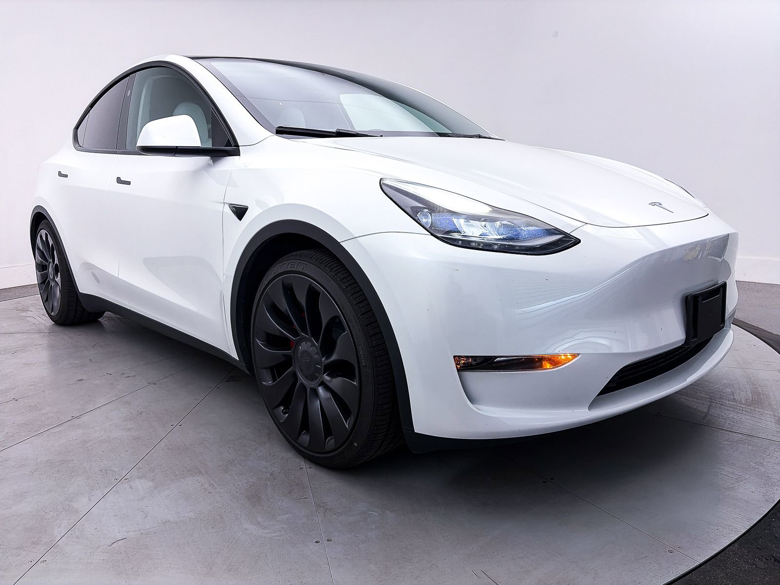Used 2023 Tesla Model Y Performance image 10