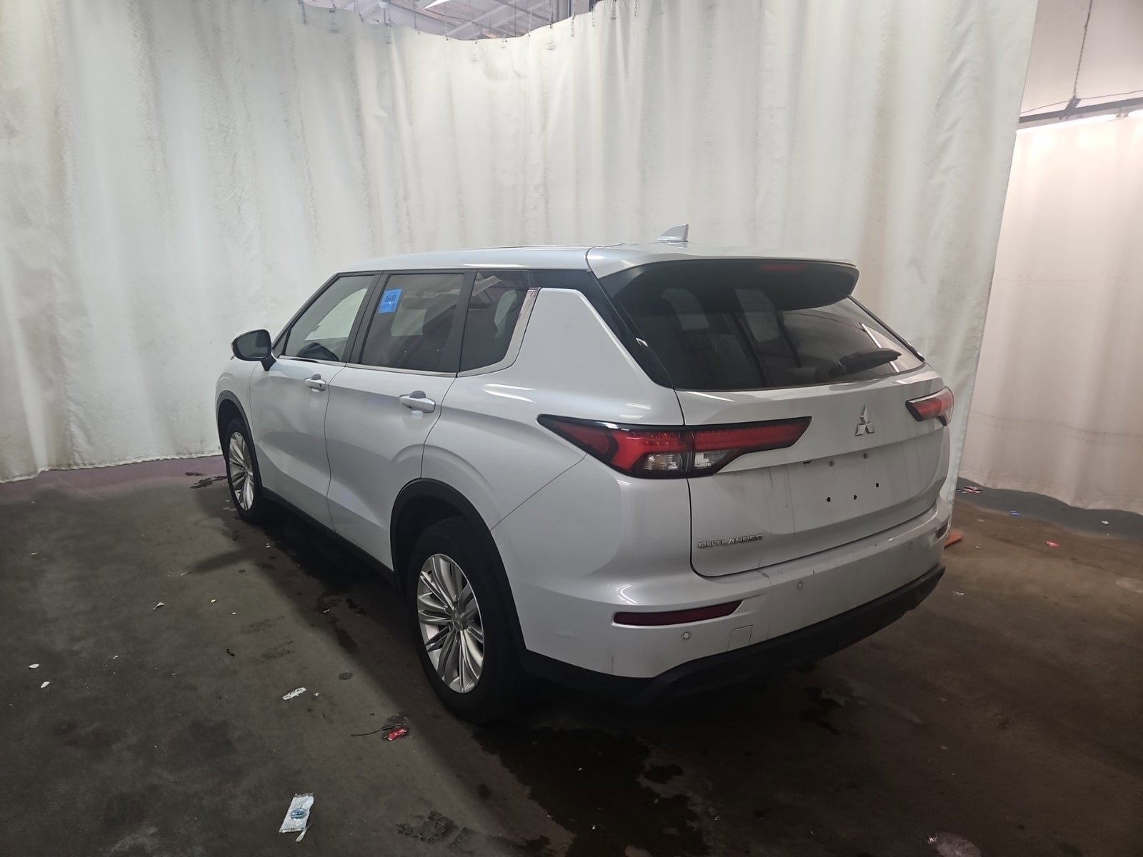 Used 2024 Mitsubishi Outlander ES image 2