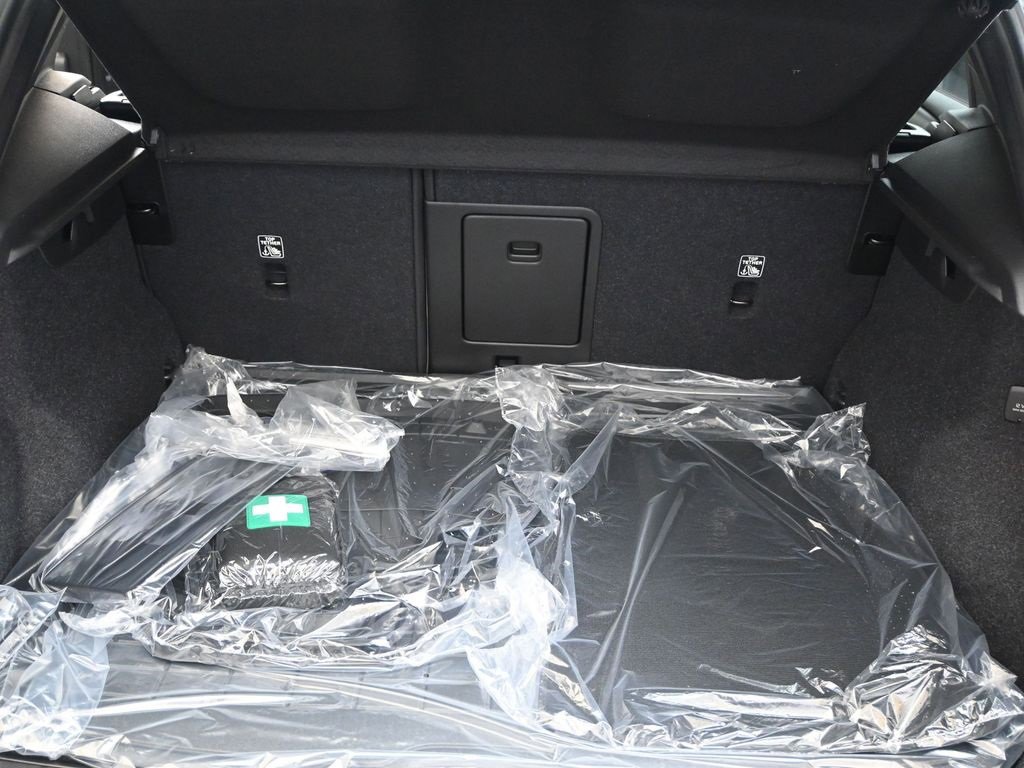 New 2026 Volvo XC40 B5 Ultra w/ Protection Package Premier image 17