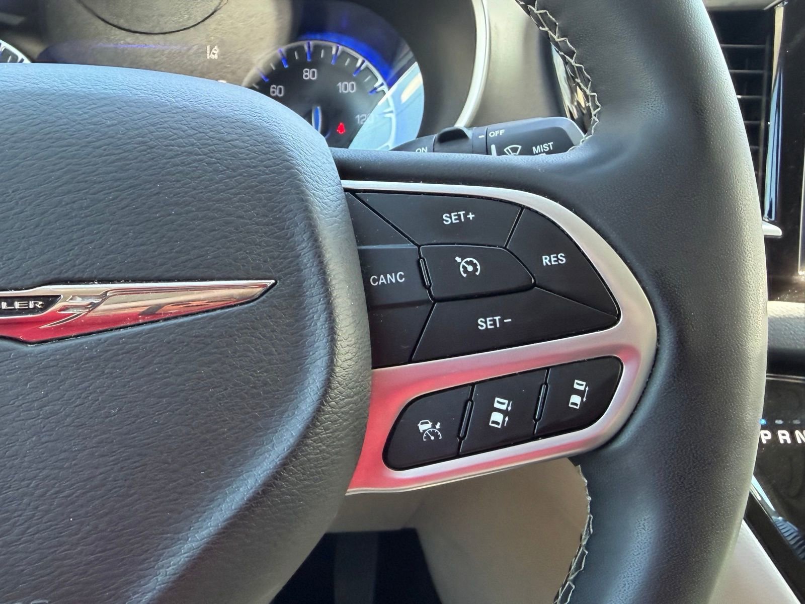 Used 2023 Chrysler Pacifica Touring-L image 26