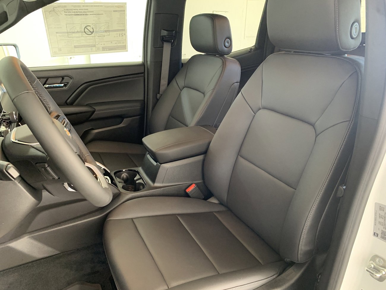 New 2024 Chevrolet Colorado LT w/ LT Convenience Package III image 16