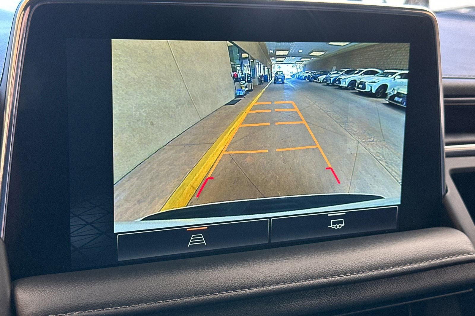 Used 2022 GMC Yukon SLE w/ Gmc Pro Safety Plus Package RWD image 21