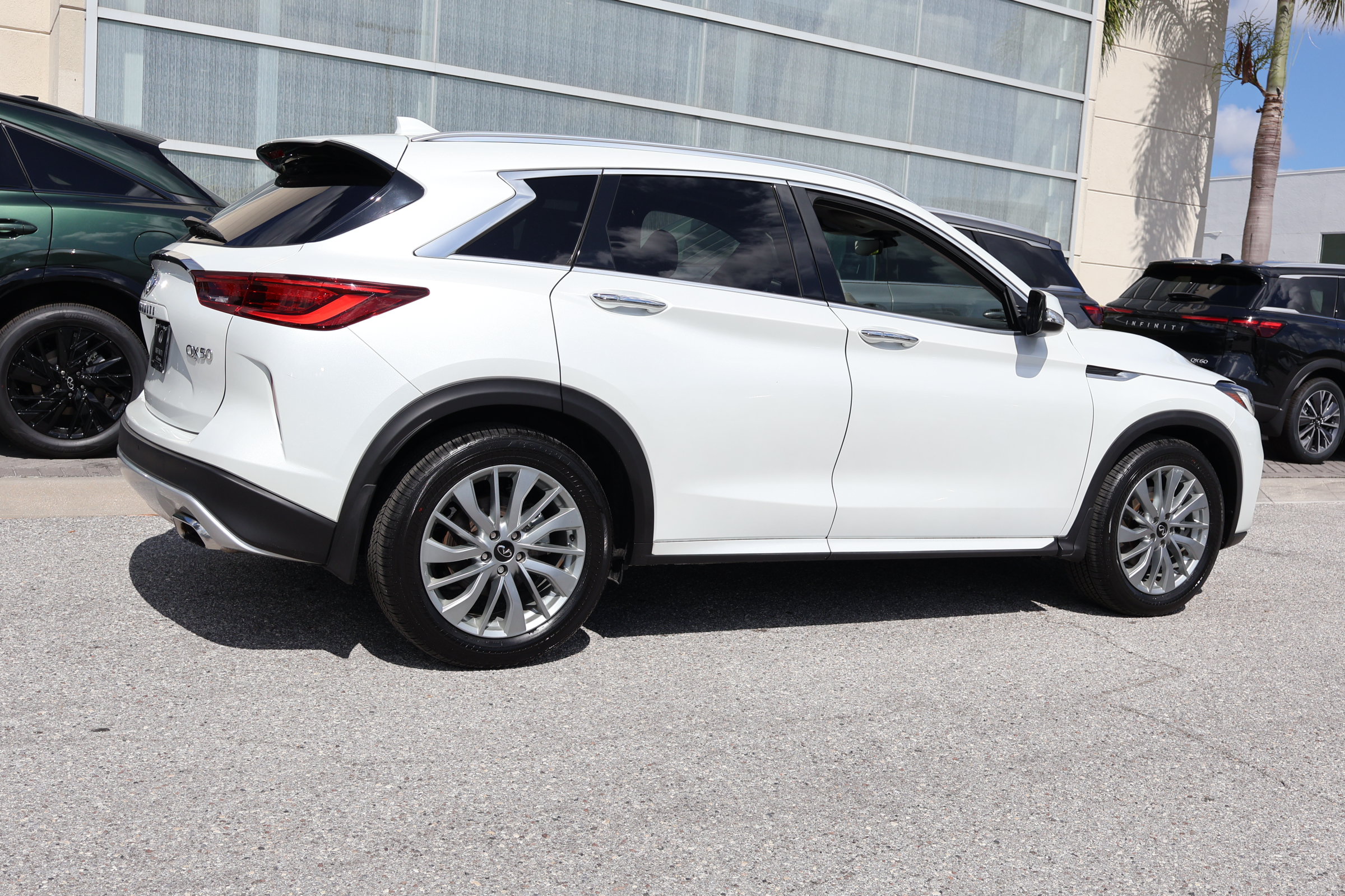 Certified 2023 INFINITI QX50 Luxe FWD image 10