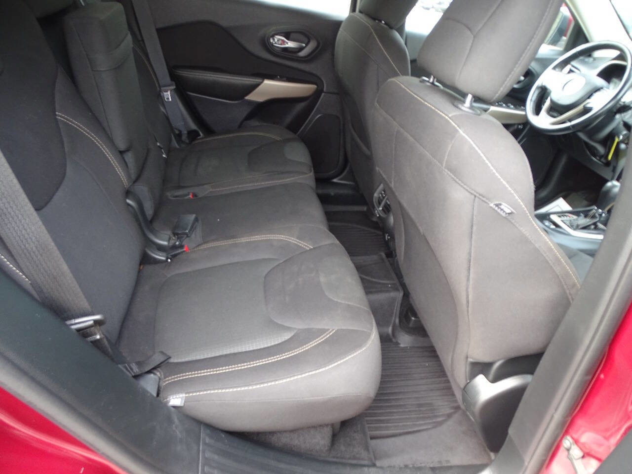 Used 2018 Jeep Cherokee Latitude w/ Quick Order Package 26T image 32