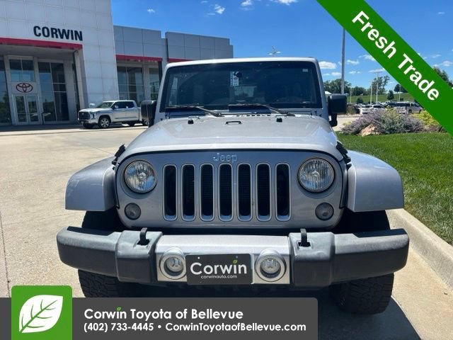 Used 2016 Jeep Wrangler Unlimited Sahara w/ Dual Top Group AWD/4WD image 9