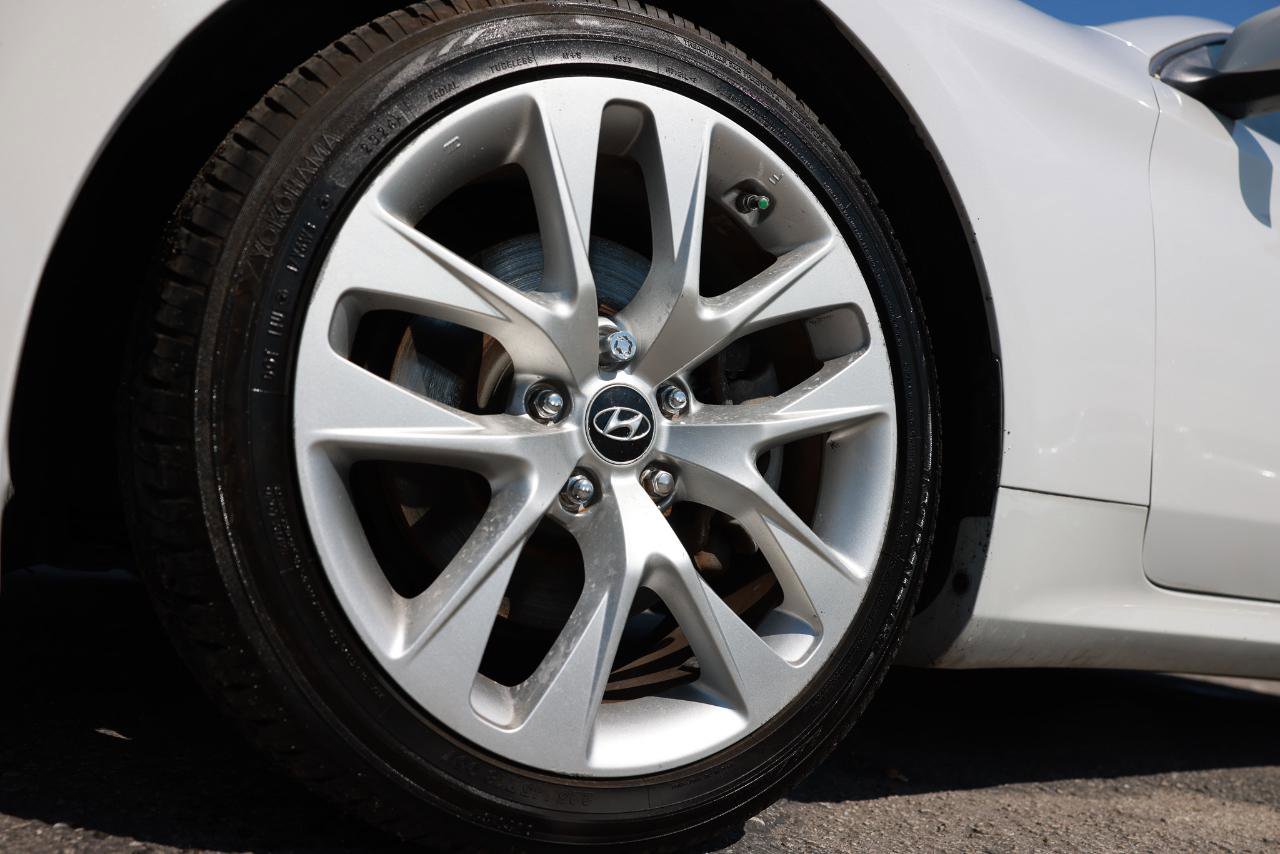 Used 2013 Hyundai Genesis 3.8 RWD image 31