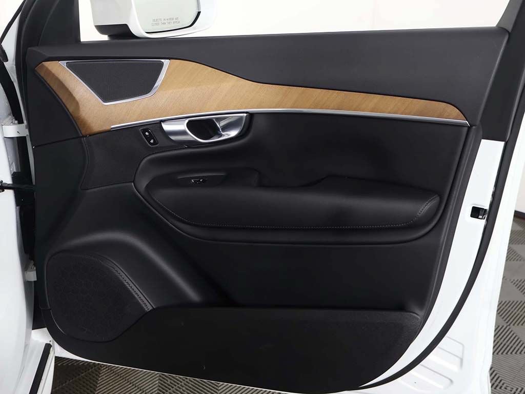 Used 2025 Volvo XC90 B5 Plus AWD/4WD image 29