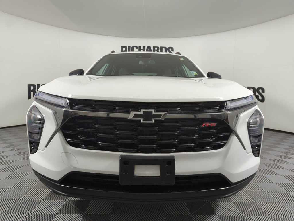 Used 2025 Chevrolet Trax RS w/ Driver Confidence Package image 3