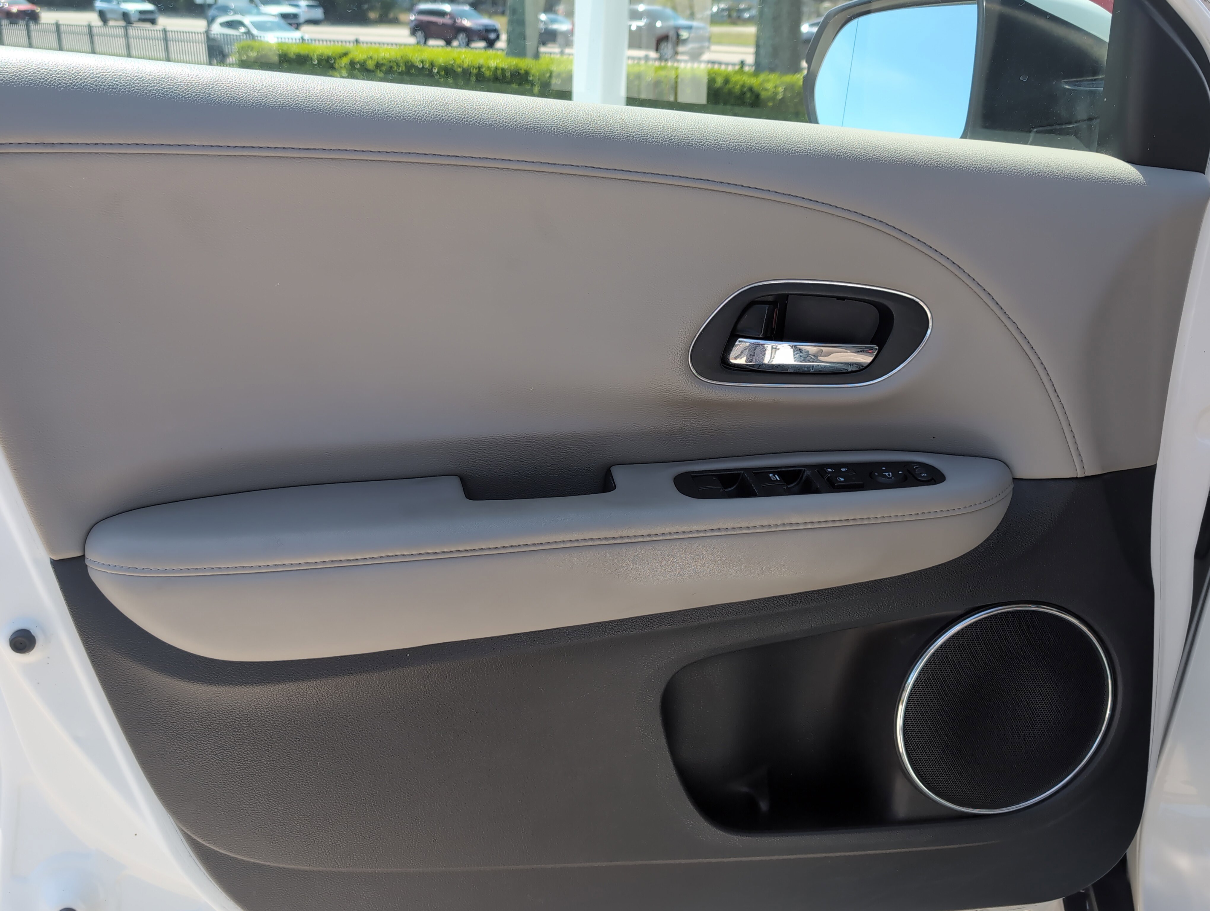 Used 2016 Honda HR-V EX-L image 13