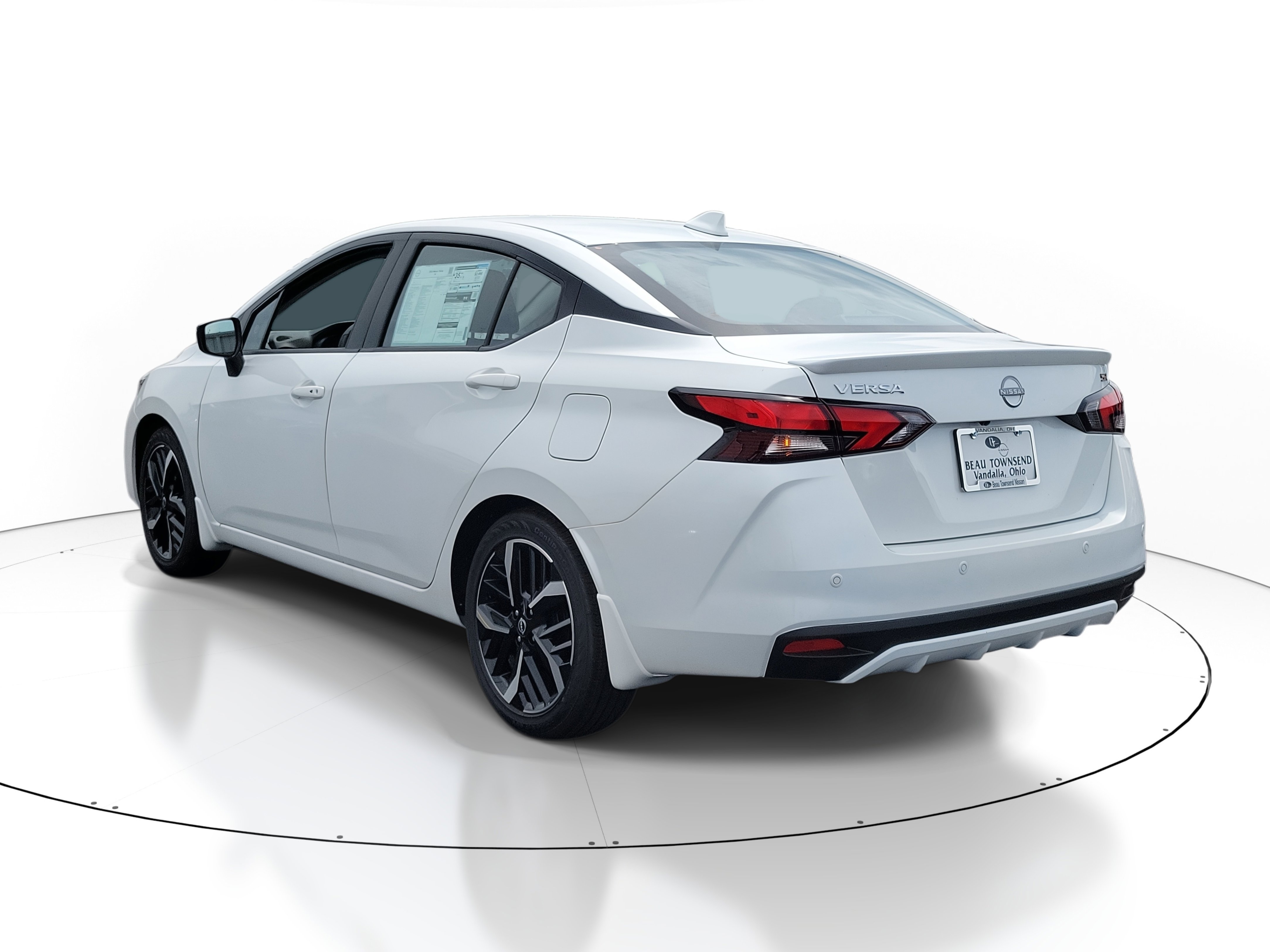 Used 2025 Nissan Versa SR w/ Trunk Package image 3