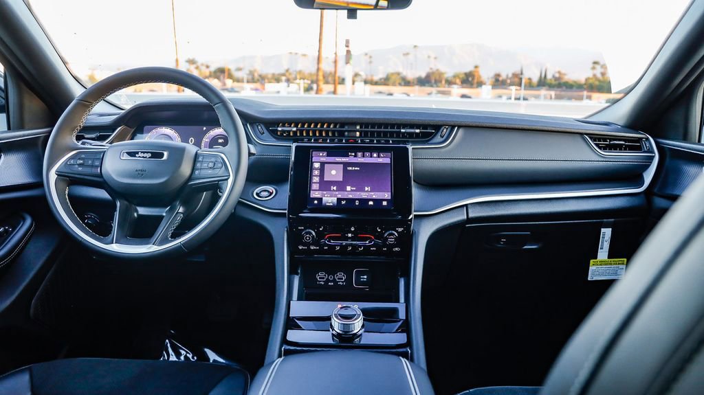 New 2025 Jeep Grand Cherokee L Altitude image 13