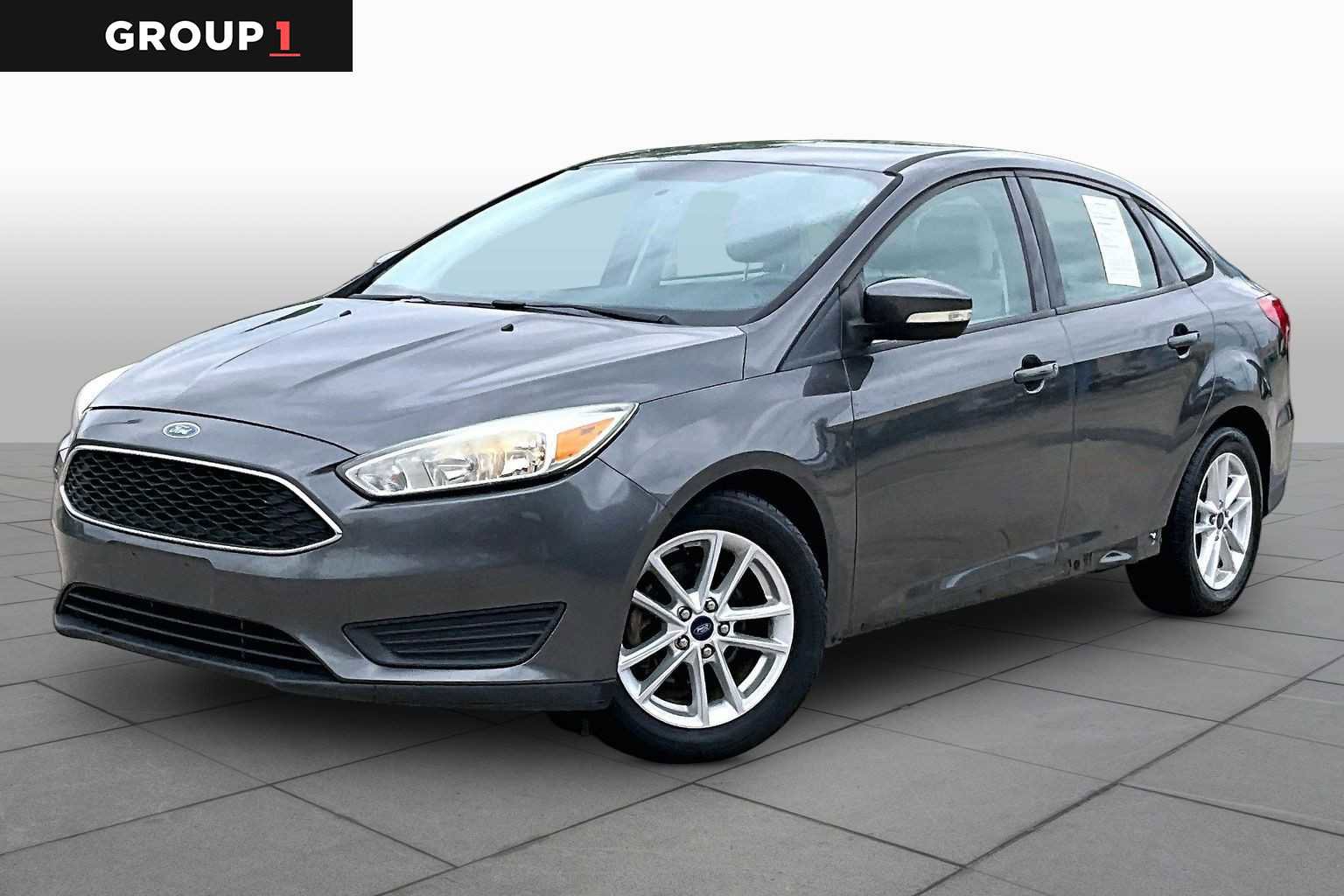 Used 2015 Ford Focus SE image 1