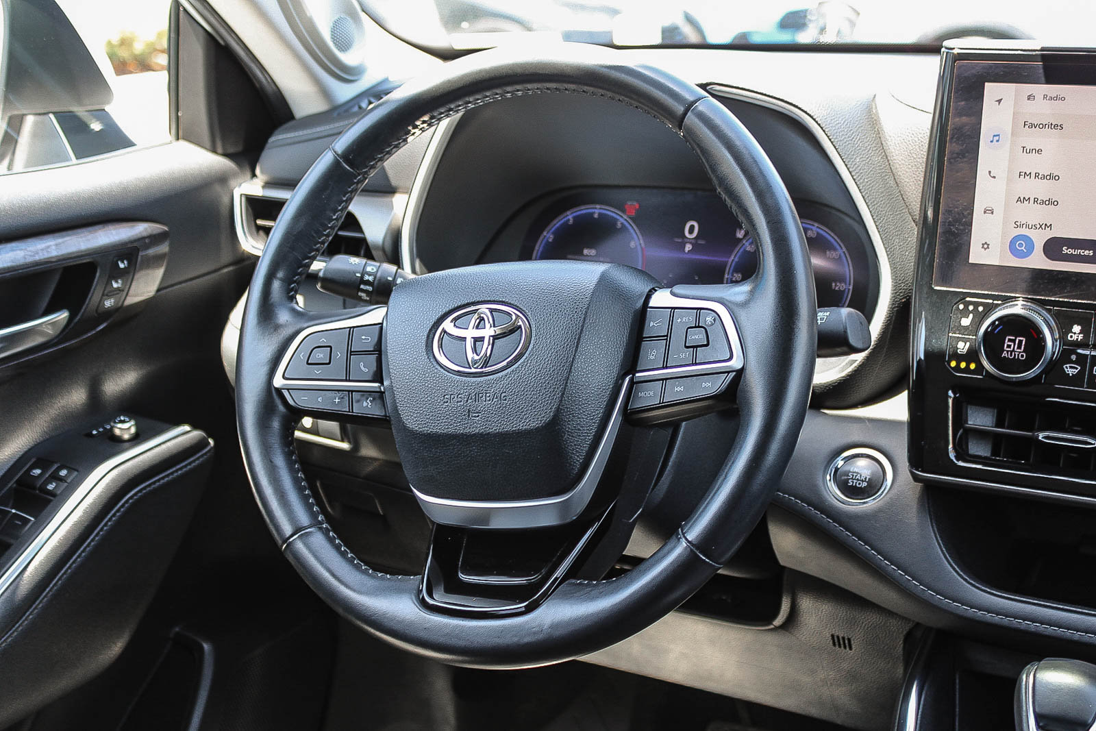 Used 2023 Toyota Highlander Limited FWD image 17