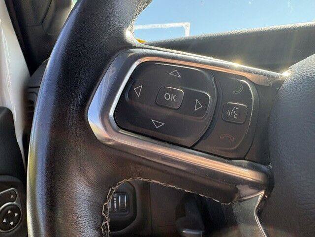 Used 2022 Jeep Wrangler Unlimited Sahara w/ Cold Weather Group AWD/4WD image 19
