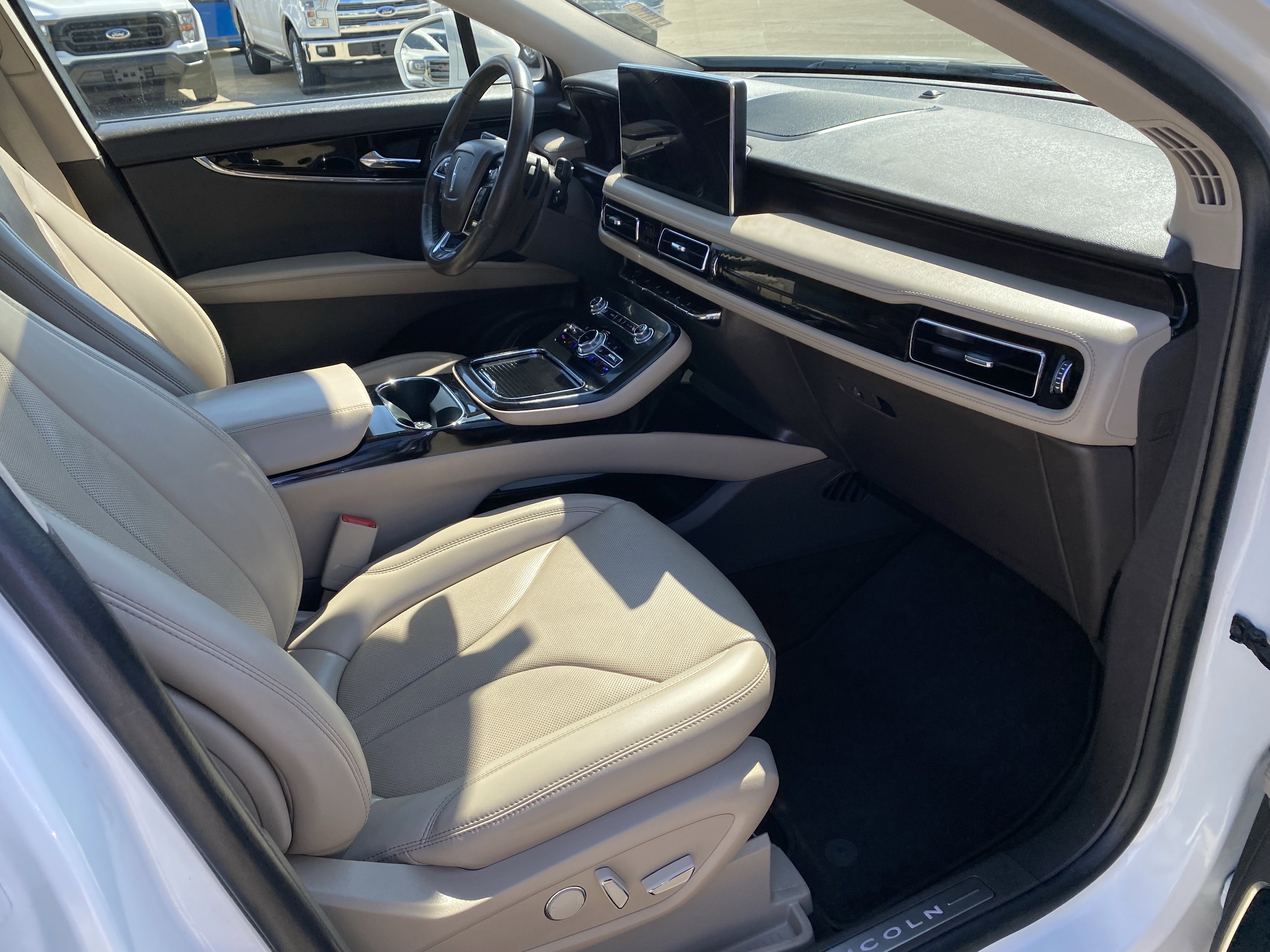 Used 2021 Lincoln Nautilus Reserve w/ Equipment Group 201A image 9